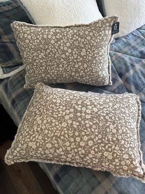 Throw pillows / home accents / farmhouse / pd home